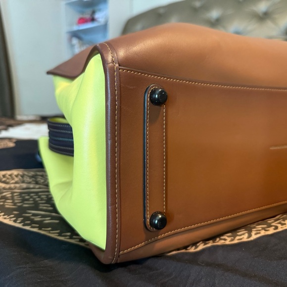 Coach Rouge 39 - Picture 6 of 8